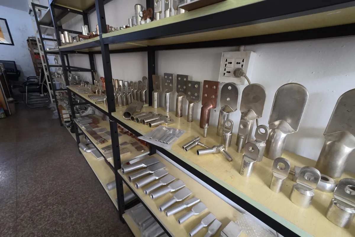 Metal terminal and connector samples arranged by size and form