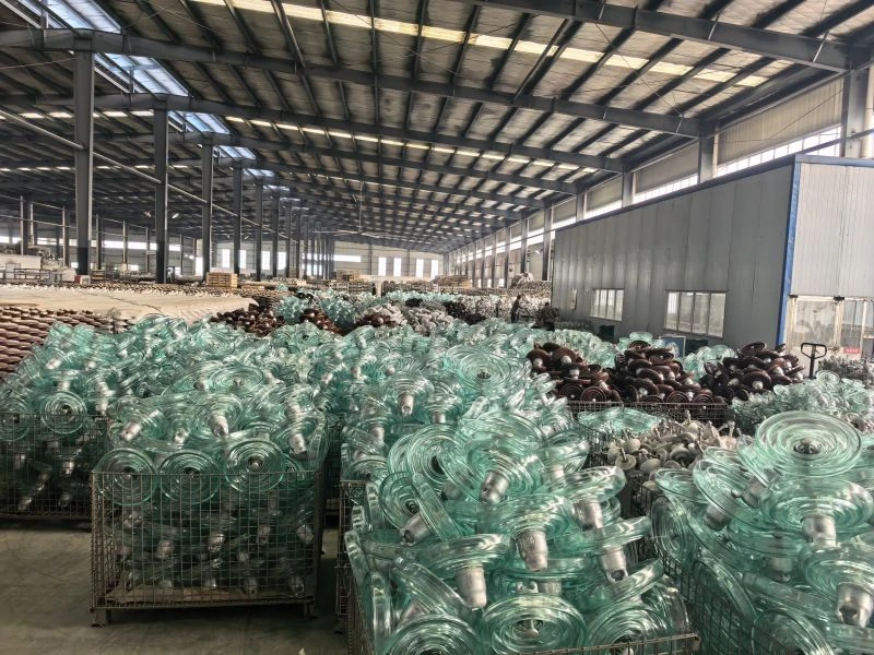 Warehouse / packaging / shipping