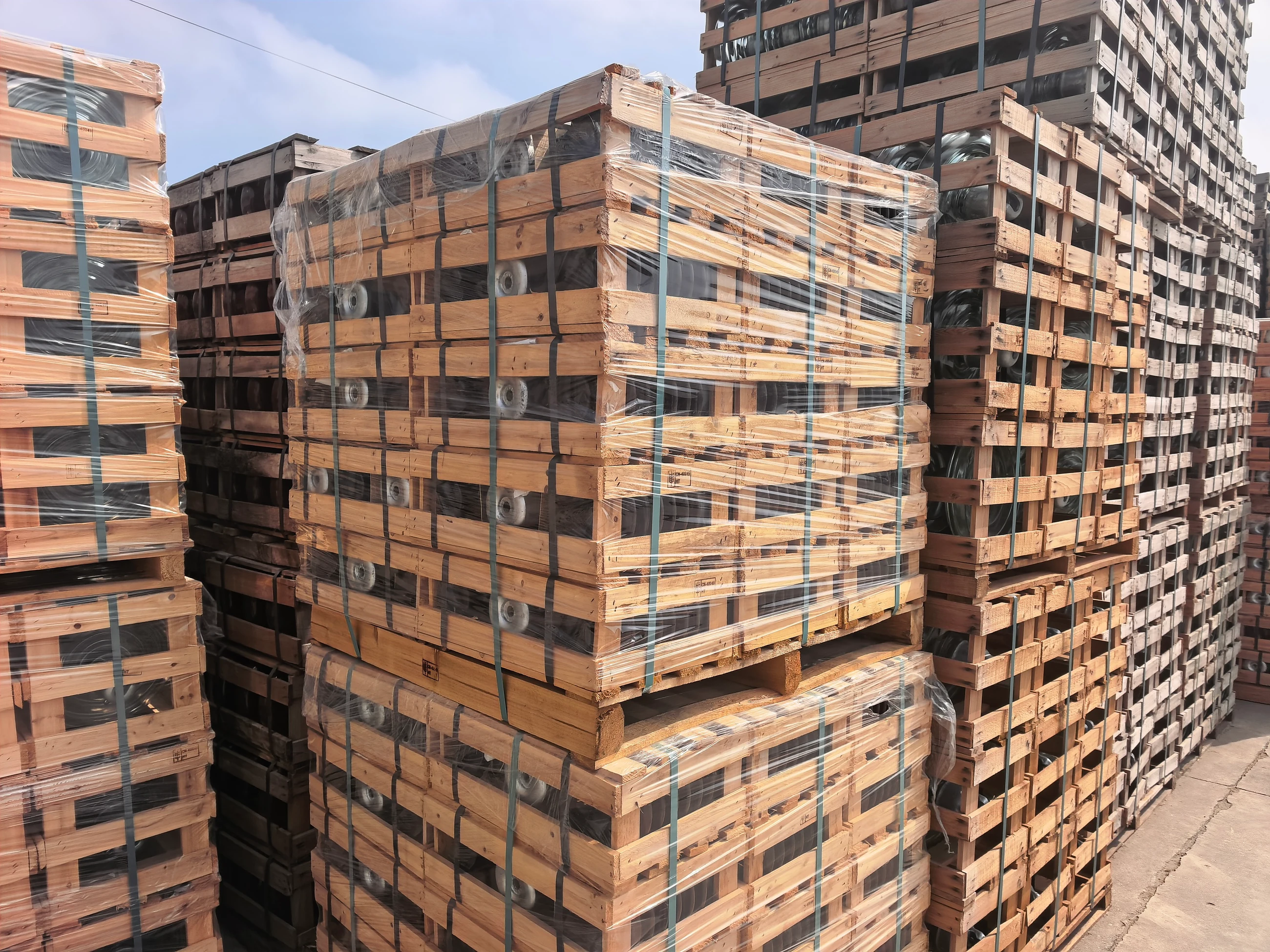 Warehouse / packaging / shipping