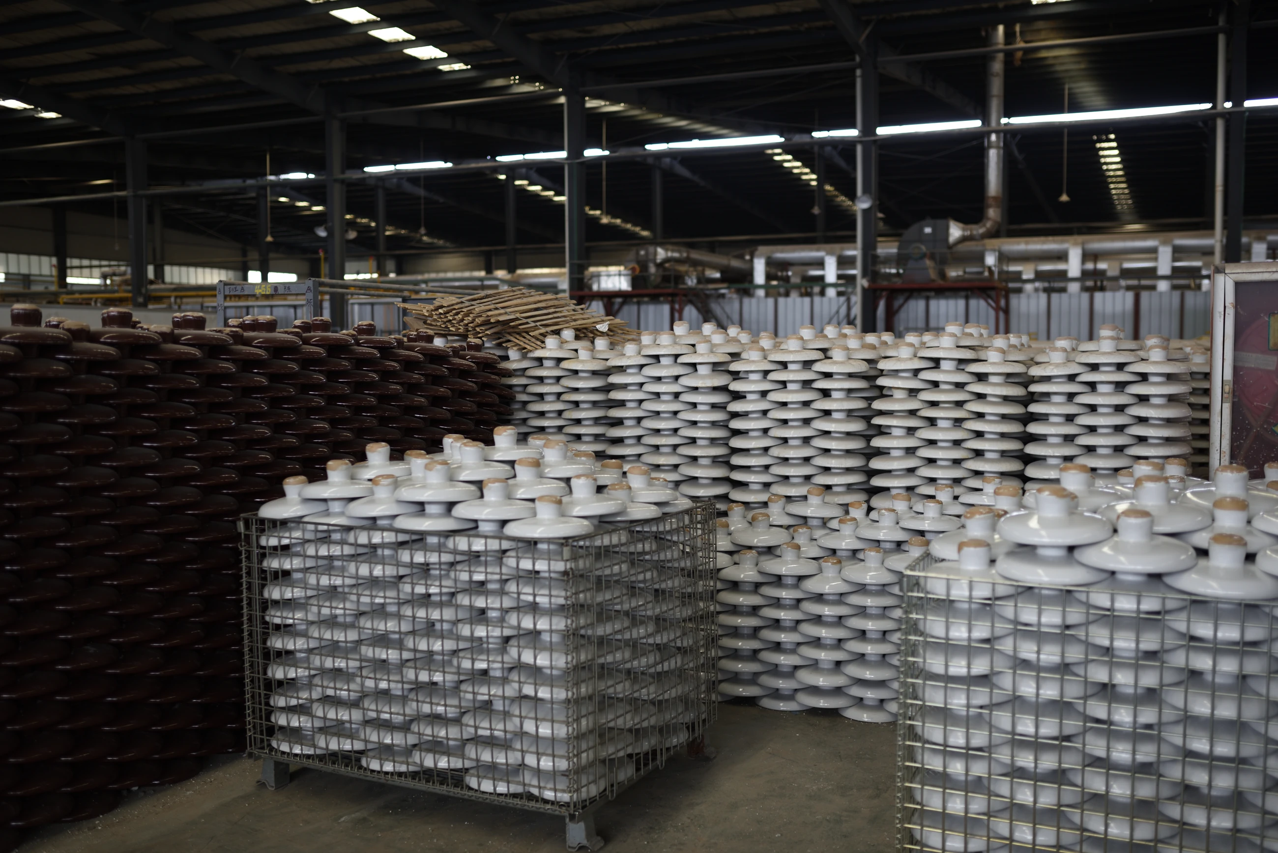 Warehouse / packaging / shipping