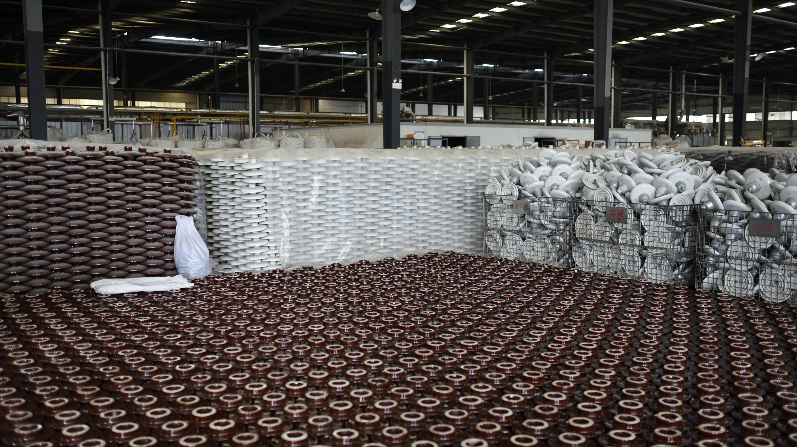 Warehouse / packaging / shipping