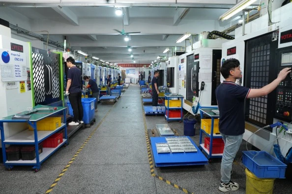 Machining workstations supporting thermal component manufacturing