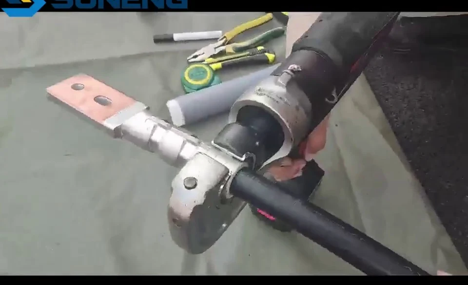 Hydraulic crimping of a copper-aluminium terminal