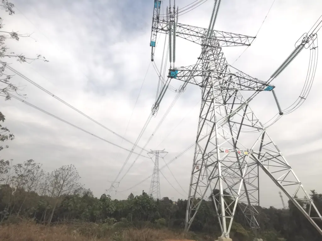 500kV transmission towers and conductors on the Shanggao outgoing project in Jiangxi