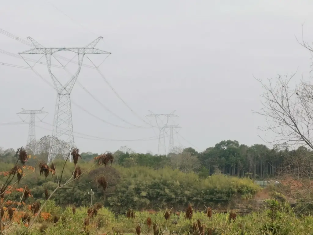 500kV transmission towers and conductors on the Shanggao outgoing project in Jiangxi