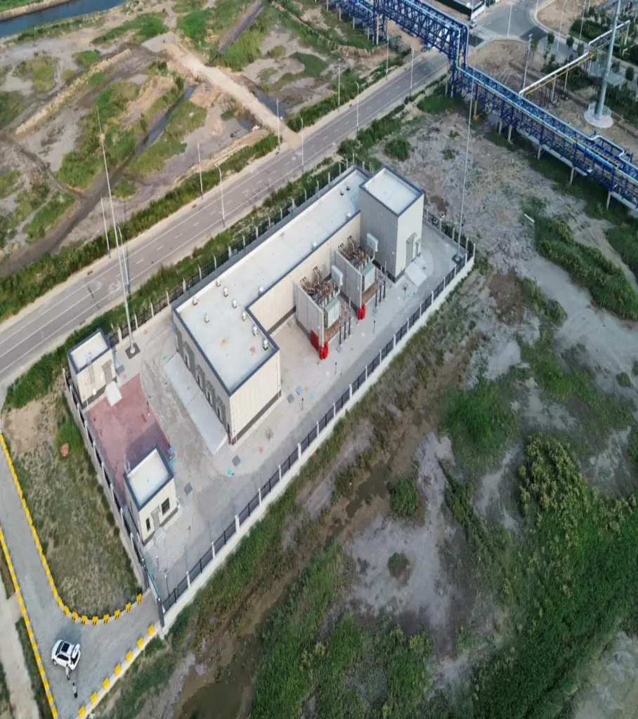 Station buildings and outdoor transformer arrangement