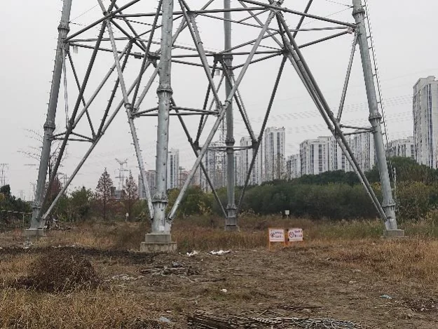 Loop-in line connection: tower 063