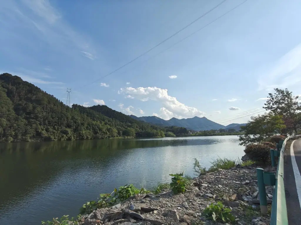 Transmission spans and river-crossing setting