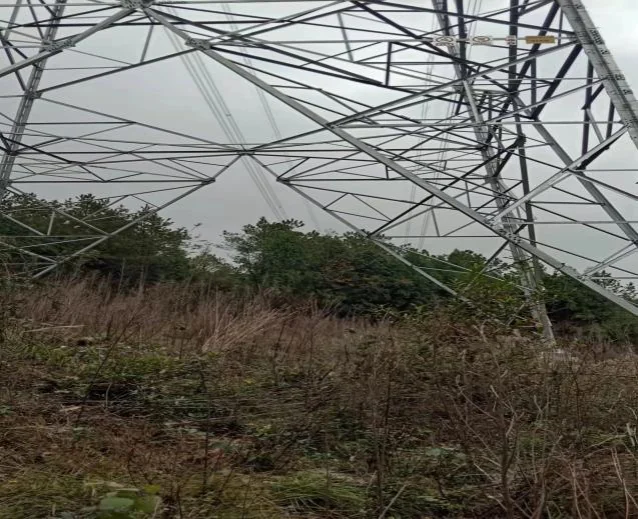 Tower-base steelwork along the Zhaohua-Bazhong line
