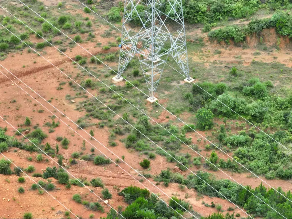Yufu line: tower No. 8 and overhead conductor arrangement