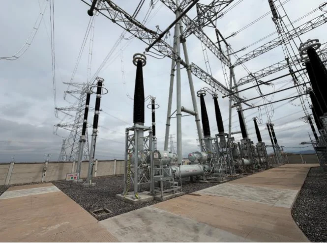 New 500 kV line-bay equipment at Xiajin